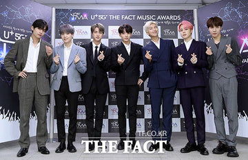 Hold on, the Finger Heart Craze Started in Korea?!